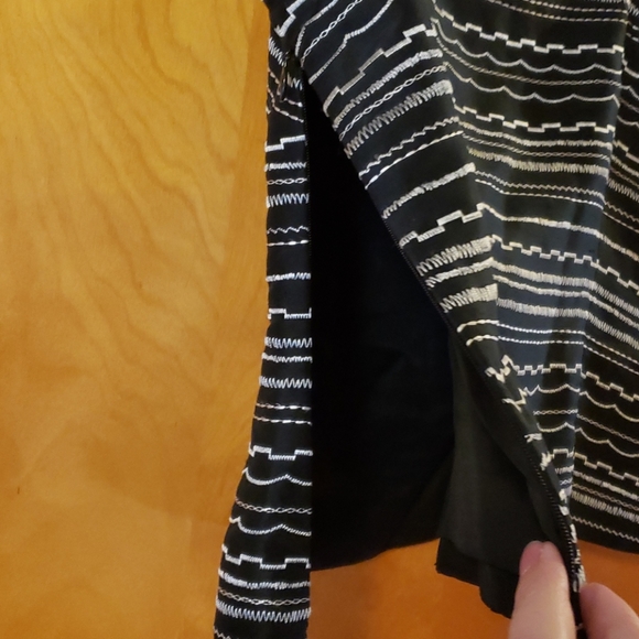 Ann Taylor embroidered and lined camisole black 6P - Picture 4 of 5